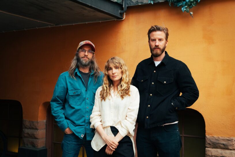 Jävla karlar. Jens Sjögren, Aliette Opheim & Filip Berg. Fotograf: Mona Rathsman